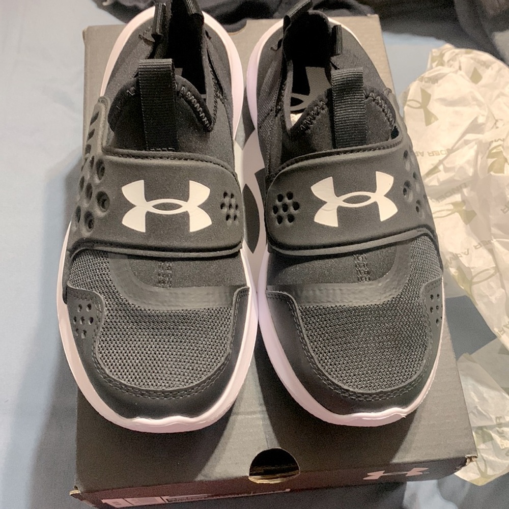 Under armour walking shoes